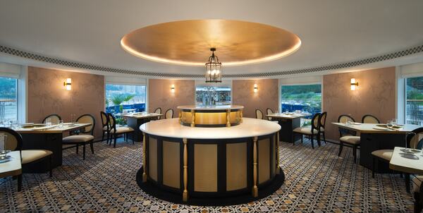 APT Guided Tours & River Cruises Yangzi Explorer Sunset Hotpot House ©Hubei Orient Royal Cruise Co.jpg